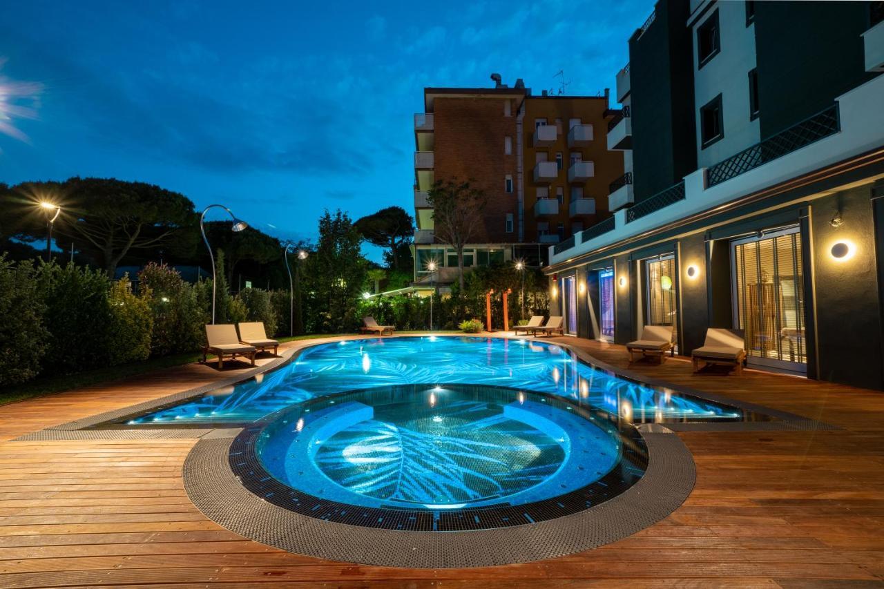 Hotel Brasil Milano Marittima Bagian luar foto