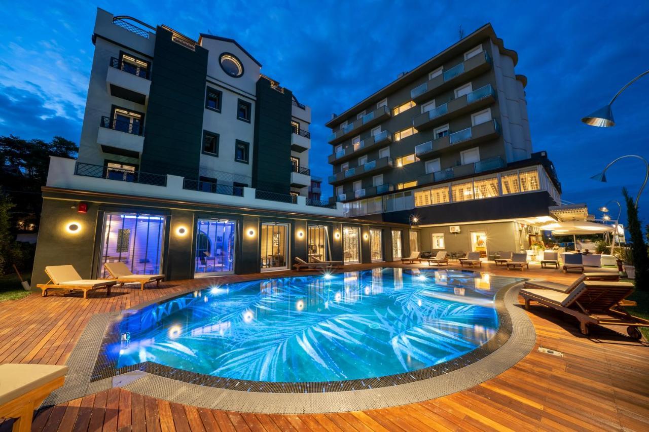 Hotel Brasil Milano Marittima Bagian luar foto