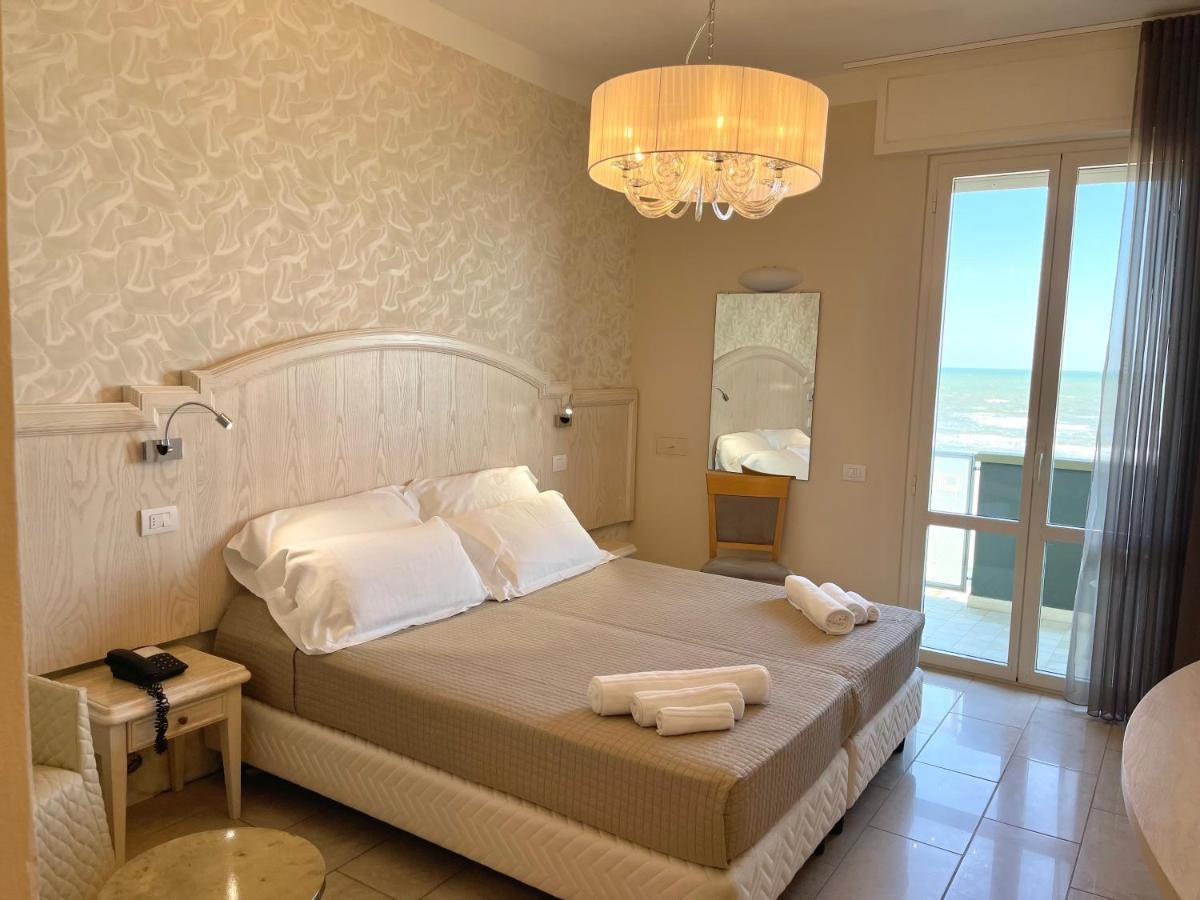 Hotel Brasil Milano Marittima Bagian luar foto