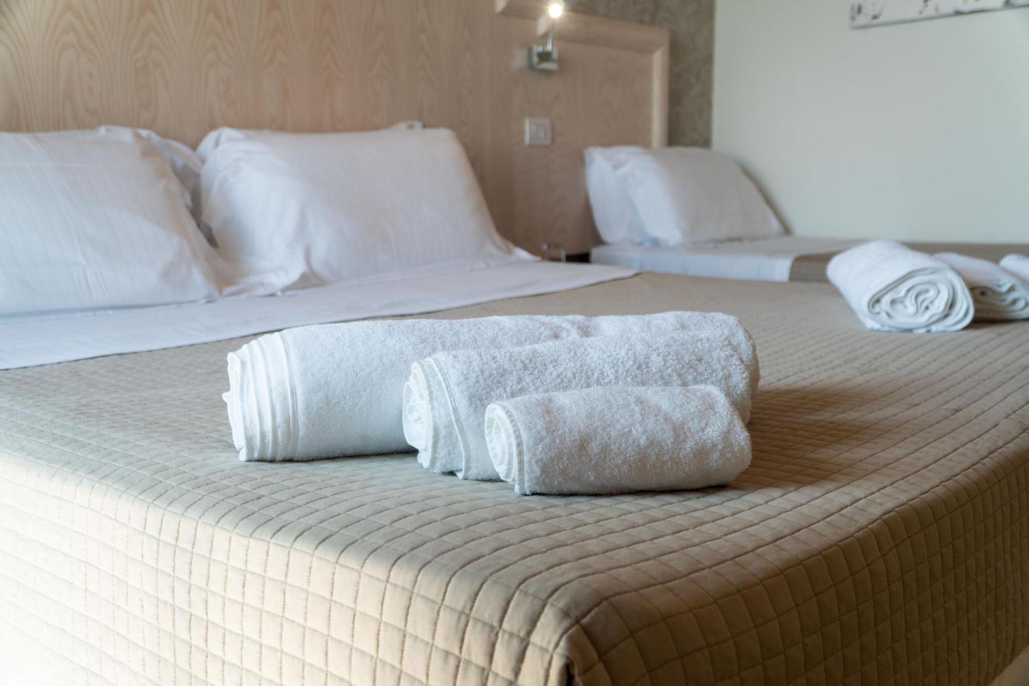 Hotel Brasil Milano Marittima Bagian luar foto