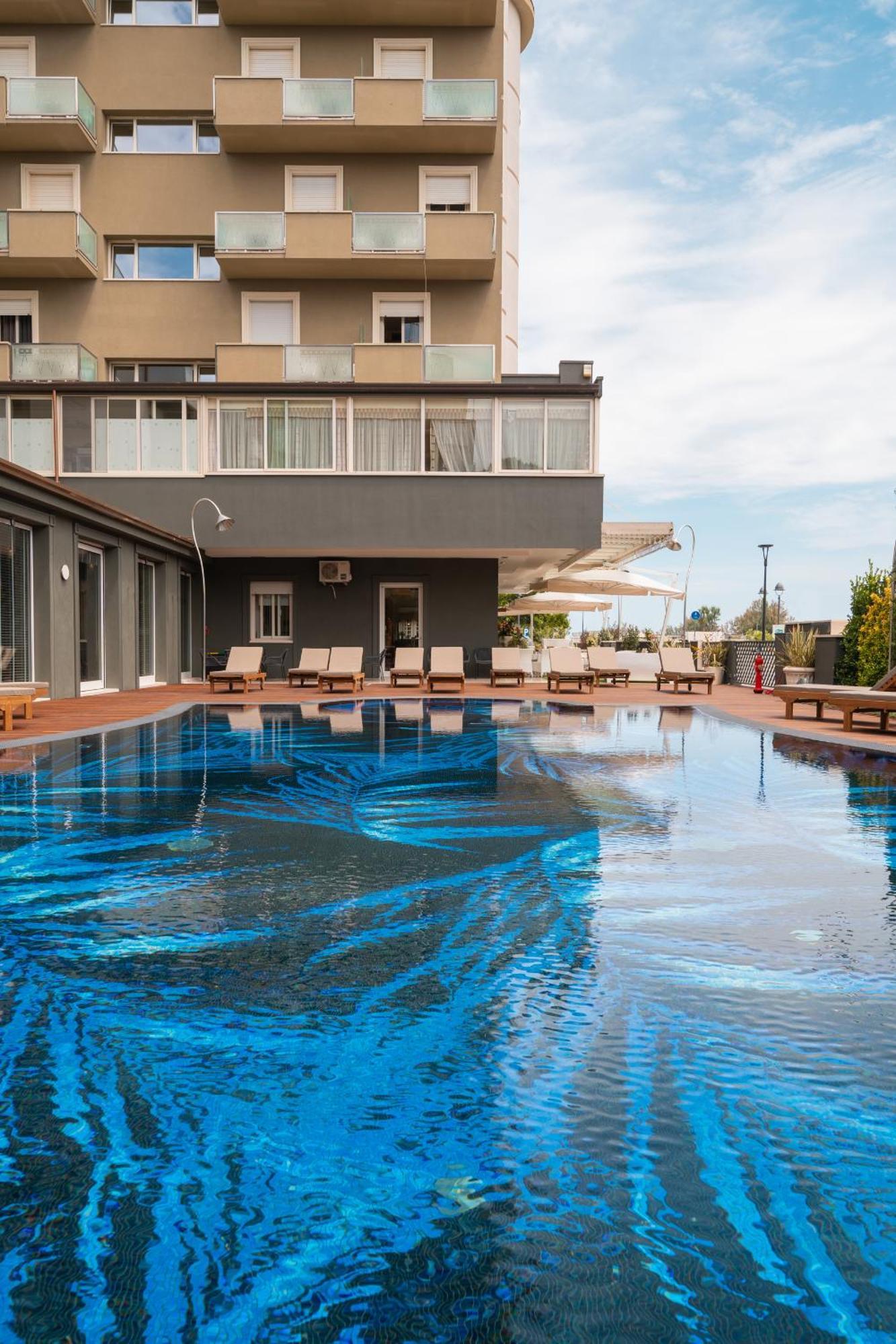 Hotel Brasil Milano Marittima Bagian luar foto