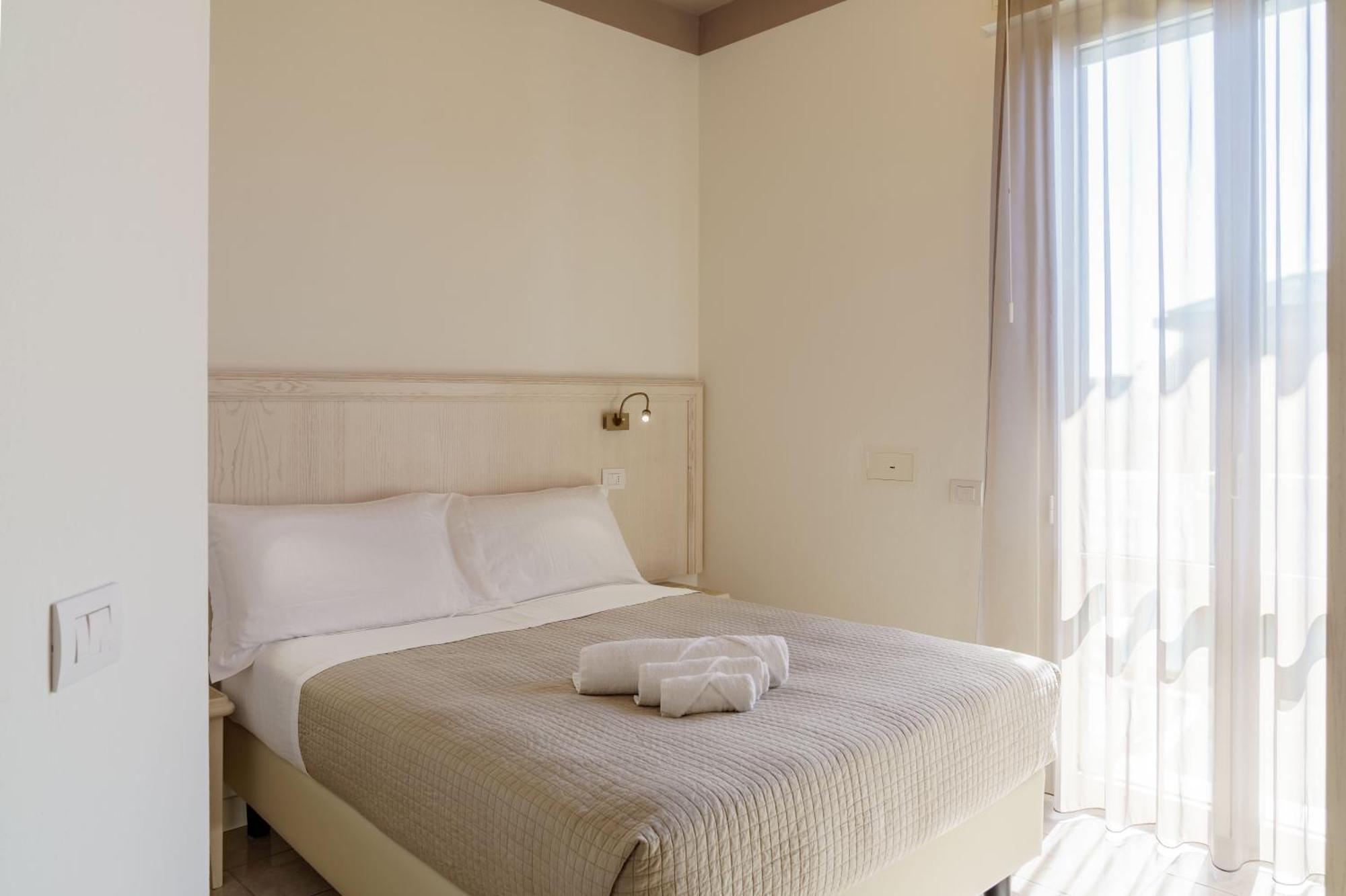 Hotel Brasil Milano Marittima Bagian luar foto