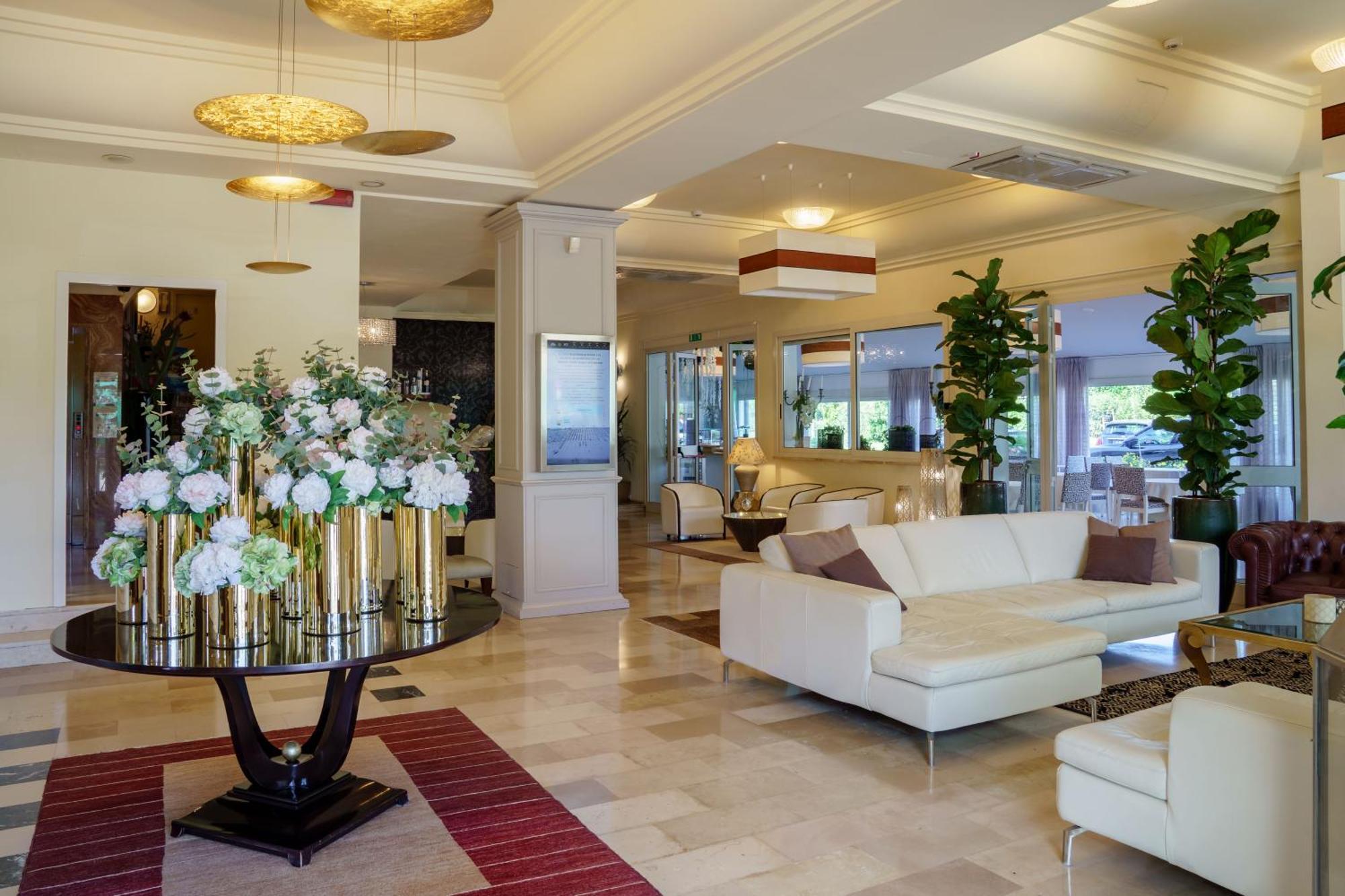 Hotel Brasil Milano Marittima Bagian luar foto