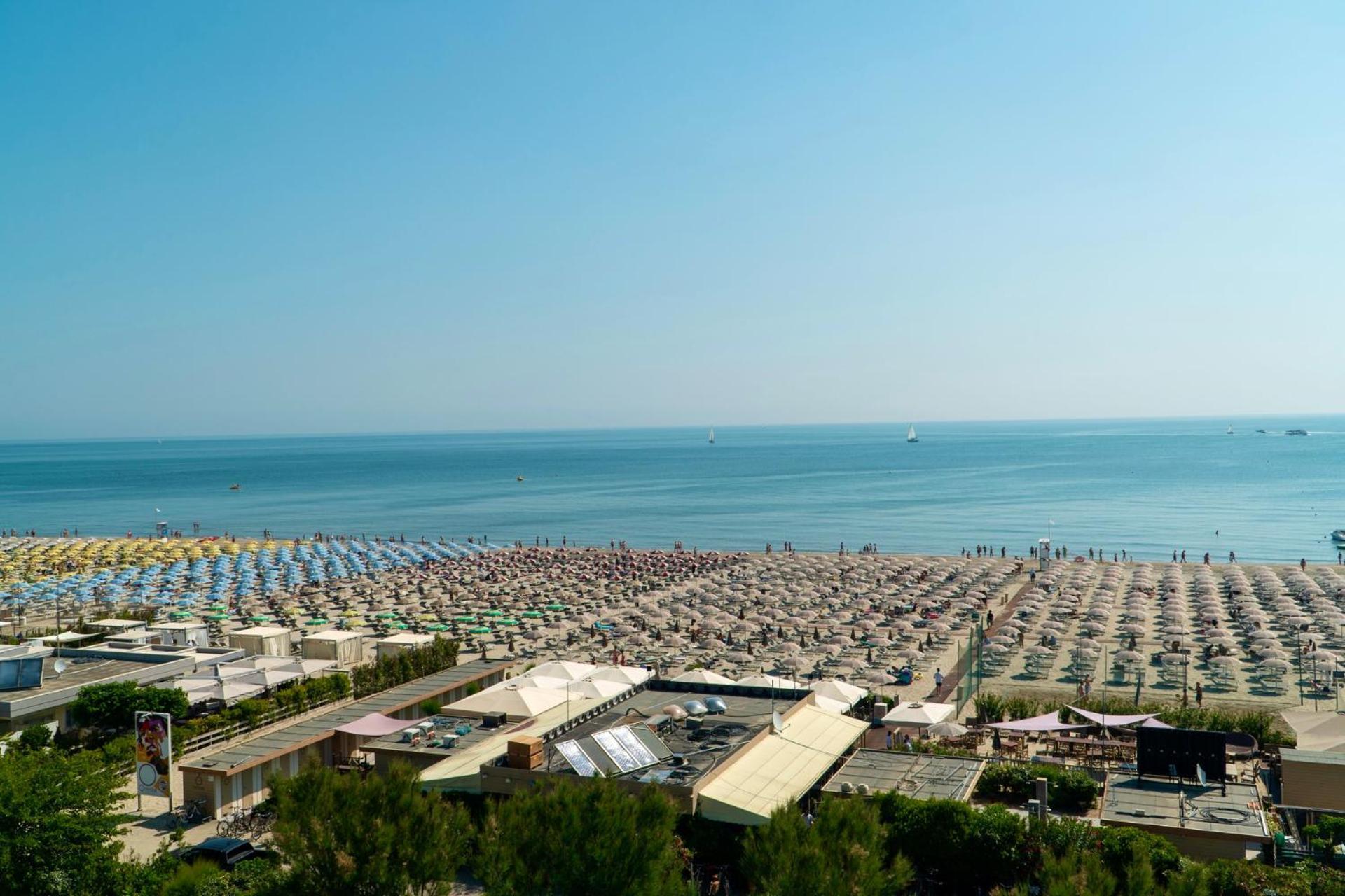 Hotel Brasil Milano Marittima Bagian luar foto