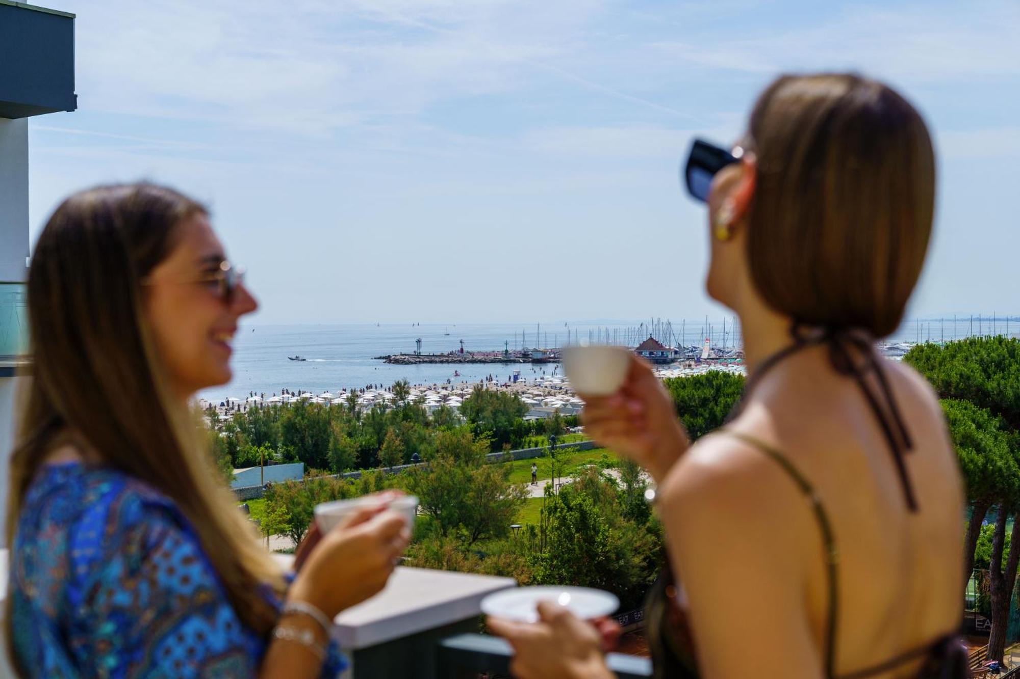 Hotel Brasil Milano Marittima Bagian luar foto