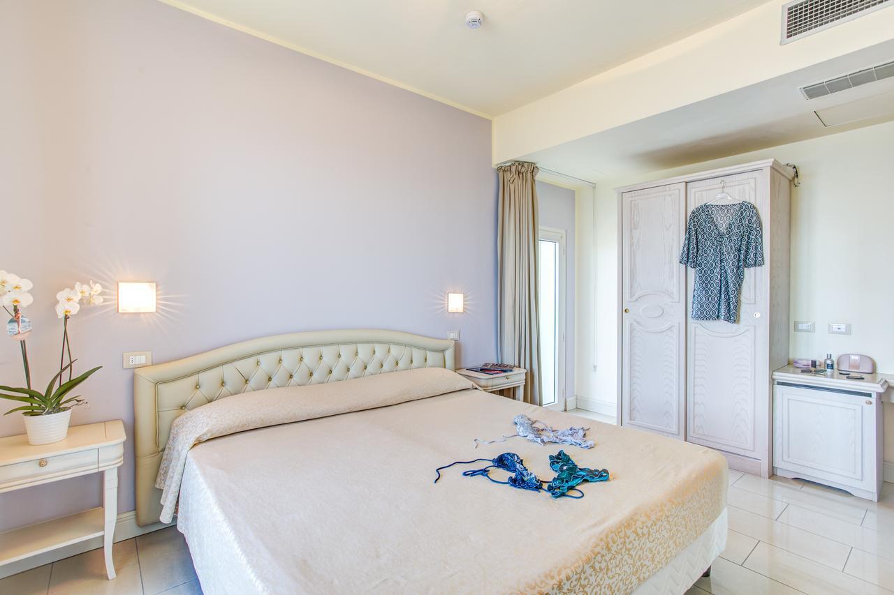 Hotel Brasil Milano Marittima Bagian luar foto